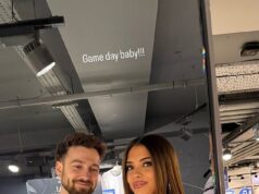 Bem-vindo ao Chelsea! Sam Thompson e sua nova namorada Talitha Balinska usam camisas combinando enquanto ele a apresenta ao seu time de futebol