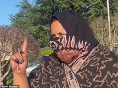 Mulher somali aponta o dedo para jornalista que pergunta se ela administra uma creche na deslumbrante casa de Seattle