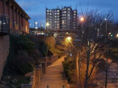 Duas estudantes são agredidas sexualmente em um movimentado shopping center: três homens são presos