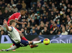 Alexander Isak, do Liverpool, ficou afastado dos gramados por dois meses após ataque ‘imprudente’, diz slot