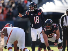 O passe de 3 jardas de Caleb Williams para touchdown deu aos Bears uma vantagem de 14-0