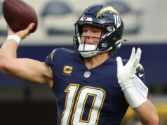 Justin Herbert sofre fratura na mão esquerda durante vitória do Chargers
