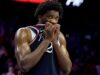 76ers recebem de volta Joel Embiid, perdem jogo caótico para Hawks em 2OT
