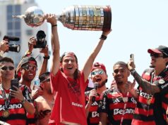 Troféu da Copa Libertadores do Flamengo danificado em comemoração ao título