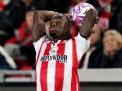 Rumores de transferência, notícias: Man United olha para o rei do lançamento longo, Kayode