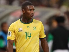 O técnico do Bafana, Hugo Broos, cometeu um erro grave quando o Chicago Fire refutou seus comentários sobre Mbekezeli Mbokazi