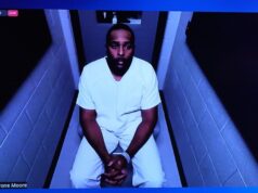 Sharon Moore, técnica de futebol demitida do Michigan, comparece ao tribunal