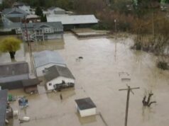 Washington corre para resgatar pessoas presas em enchentes