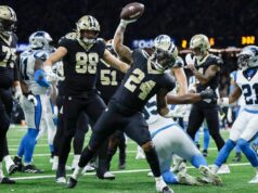 Saints RB Devin Neal deixa o jogo com lesão no tendão da coxa