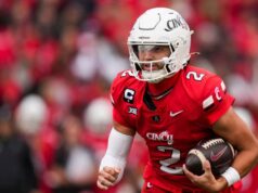 Cincinnati QB Sorsby aguarda nota preliminar para entrar no portal