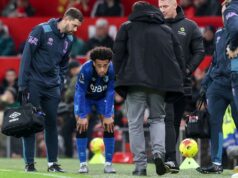 Capitão dos Estados Unidos, Adams, lesionado contra o Manchester United