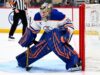 O recém-adicionado goleiro dos Oilers, Tristan Jarry (parte inferior do corpo) no IR