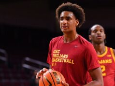 Arenas da USC treina pela primeira vez desde lesão no joelho em julho