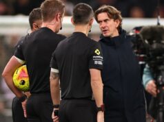 Thomas Frank questiona árbitro após derrota do Spurs para o Liverpool