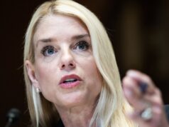 Legisladores ameaçaram desacato pela divulgação parcial dos arquivos de Epstein