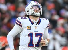 Bills QB Josh Allen no dia a dia com lesão no pé direito