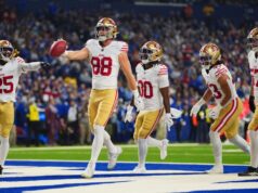 Brock Purdy e Christian McCaffrey têm grande noite contra Colts