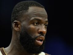 Draymond Green deixa o banco dos Warriors após discussão com Steve Kerr