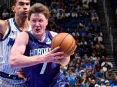 Knueppel, do Hornets, sai mancando devido a uma lesão no tornozelo; Raios X negativos