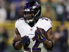 Derrick Henry, do Ravens, corre para 216 jardas e 4 TDs no Packers