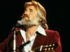Você sabia que no ponto mais baixo de sua carreira, Kenny Rogers quase deixou a música?