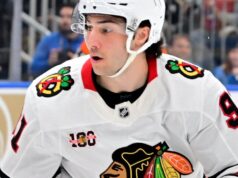 O Chicago Blackhawks em dificuldades perde e coloca Frank Nazar no IR