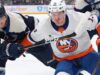 Islanders F Mathew Barzal multado em US$ 5.000 por golpe com as duas mãos