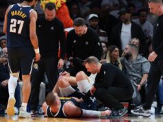 Nikola Jokic, do Nuggets, será submetido a ressonância magnética após lesão no joelho em Miami