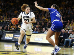 Basquete feminino de Iowa supostamente sem jogadores suspensos contra UConn