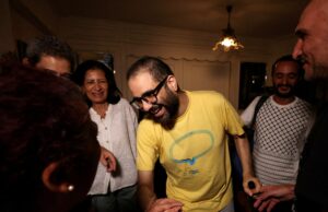 Deputados do Reino Unido desenterram tweets de uma década para exigir que ativistas de direitos humanos percam a cidadania | Notícias sobre direitos humanos