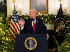 Trump elogia conquistas e ataca imigrantes em discurso na Casa Branca | Notícias de Donald Trump