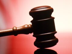 A forma como a administração Trump pressionou para reabrir casos de imigração colocou milhares de pessoas em risco de deportação