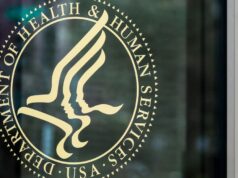 HHS toma medidas para reduzir o financiamento e o acesso a cuidados para menores transexuais