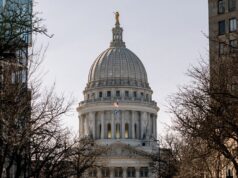 O redistritamento da batalha mudou para Wisconsin, onde painéis judiciais poderiam escolher novos mapas