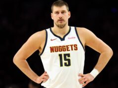 Atualização sobre lesão de Nikola Jokic: A estrela do Nuggets deixou o jogo com uma aparente lesão na perna