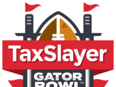 Times de futebol universitário fazem passeios nos navios de guerra da Marinha no dia de Natal antes do Gator Bowl