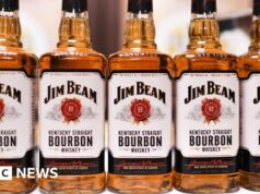 O fabricante de Bourbon Jim Beam interrompeu a produção em sua destilaria principal por um ano