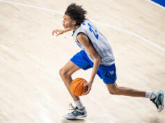 A camisa vermelha Braydon Hawthorne do basquete de Kentucky é uma questão espinhosa