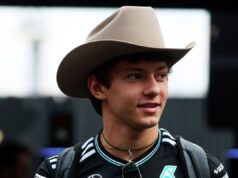 Andrea Kimi derrete corações ao dar presentes de Natal no Hospital Infantil Antonelli