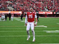 O quarterback do Nebraska, Dylan Raiola, entrará no portal de transferências após uma forte temporada de segundo ano marcada por lesões