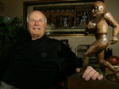 Chuck Ninas, um importante arquiteto e conselheiro de esportes universitários durante décadas, morre aos 93 anos