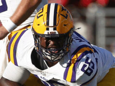 O atacante ofensivo da LSU, Paul Mubenga, planeja entrar no portal de transferências