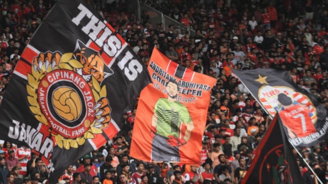 5d6664865e2a2-jakmania-persija_665_374.jpg