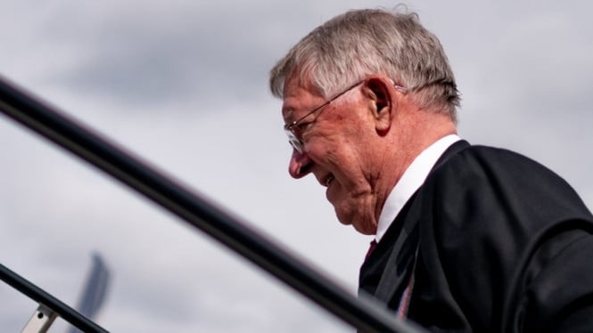60ac1434080e7-mantan-manajer-manchester-united-sir-alex-ferguson_665_374.jpg