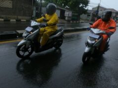 A estação das chuvas está chegando, capacete meia face ou capacete integral é mais ideal?
