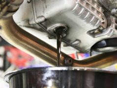 O óleo do motor deve ser trocado a cada 5.000 km?