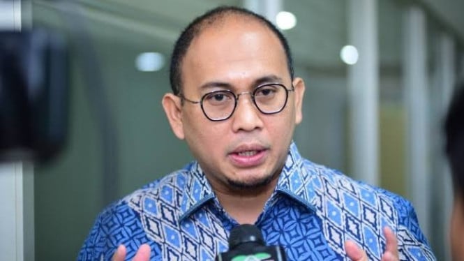 64bfcd634ddbb-anggota-komisi-vi-dpr-ri-andre-rosiade_665_374.jpg