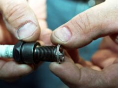 Velas de ignição de carro molhadas? Esta é a causa exata e a solução