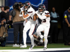 Imagens dos playoffs da NFL: os texanos garantem a vaga e eliminam os Colts, enquanto os Broncos encerram o reinado de 9 anos dos Chiefs no topo da AFC West