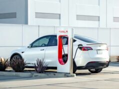 Este Sultan Sedan custa apenas IDR 600 milhões